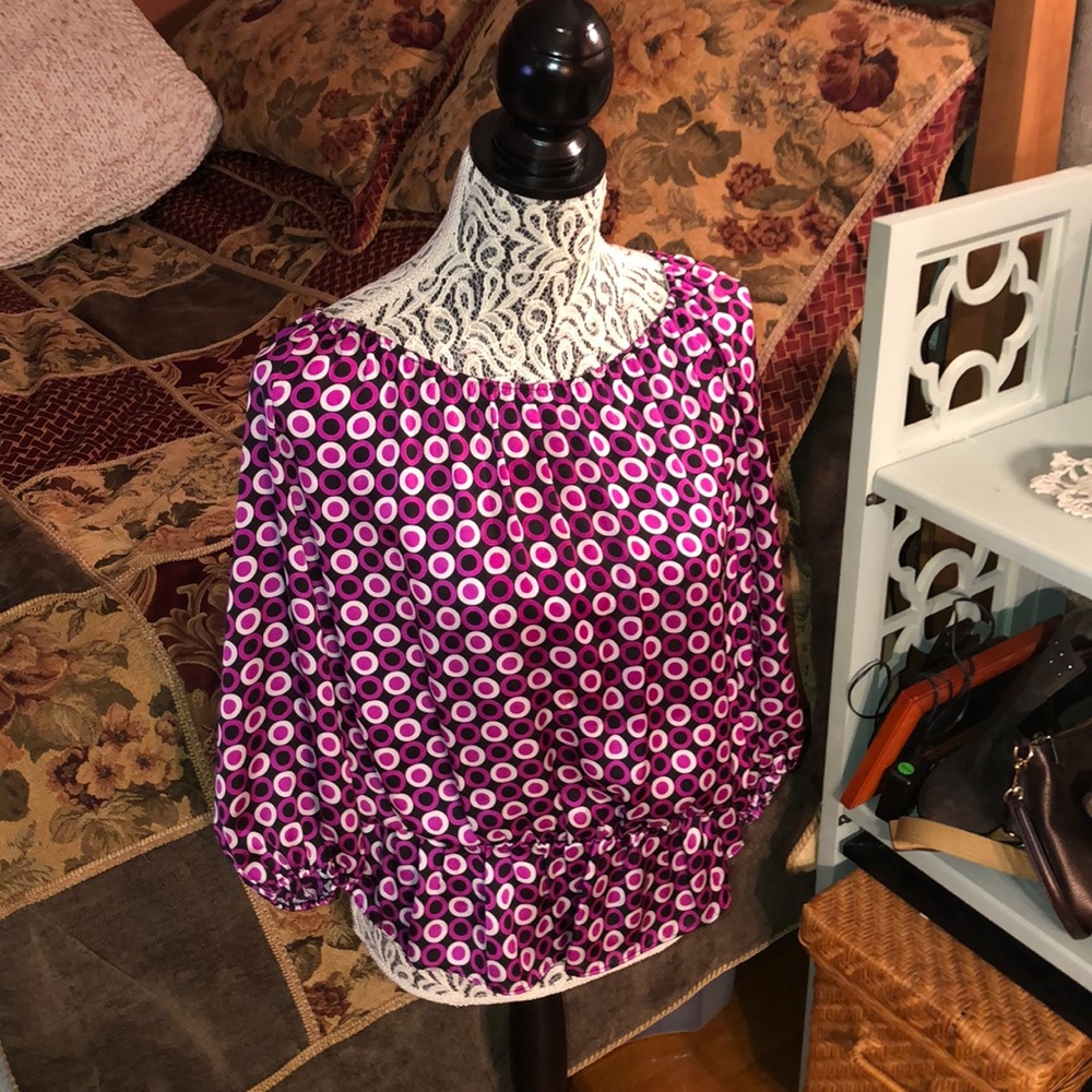 Vince Camuto TOP. SIZE Petite Med. Great cond
